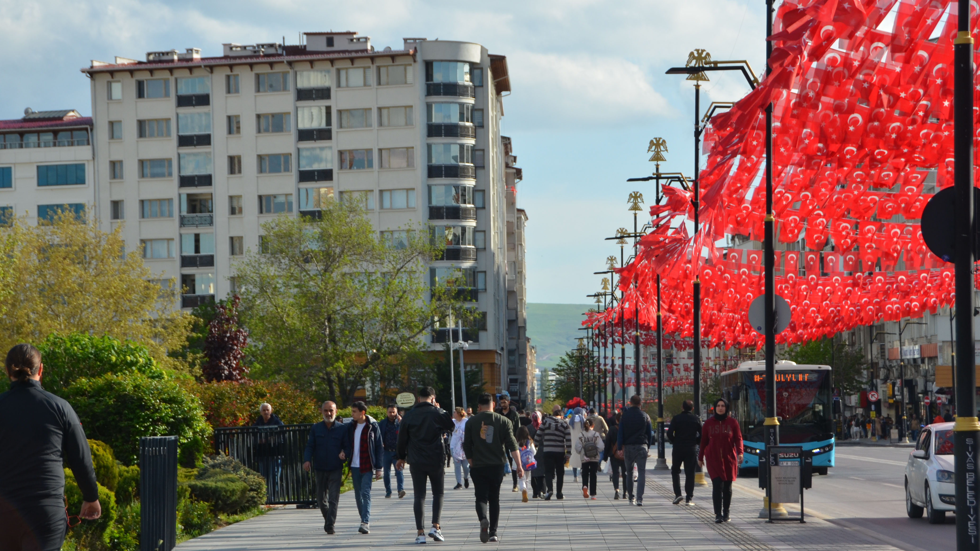 VATANDAŞLAR DIŞARI AKIN ETTİ