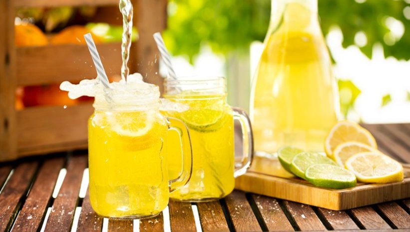 821x464-ev-yapimi-nefis-limonata-tarifi-yapilisi-evde-buz-gibi-lezzetli-limonata-nasil-yapilir-1634882235012