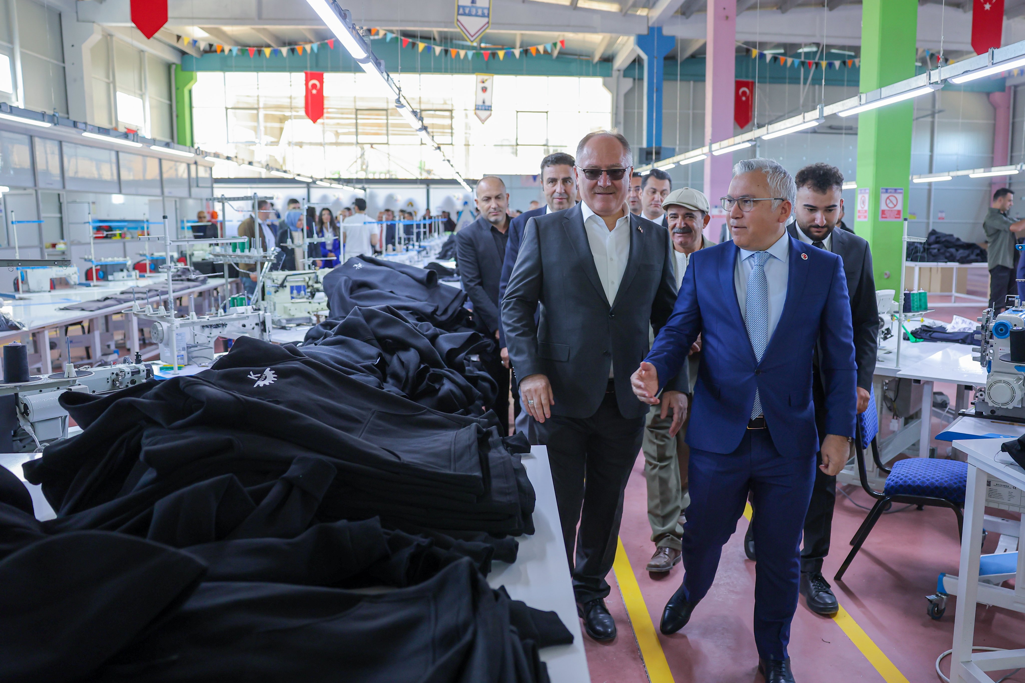 VALİ İLE BAŞKANIN UYUMU DİKKAT ÇEKİYOR