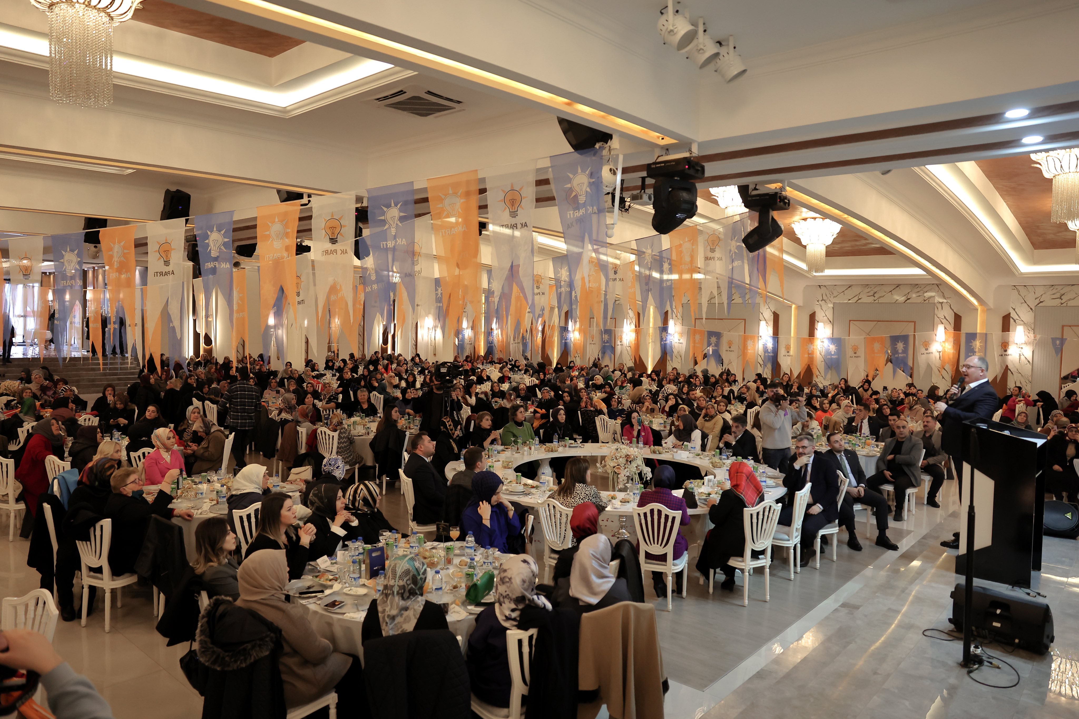 Ak Parti Kadın Kolları