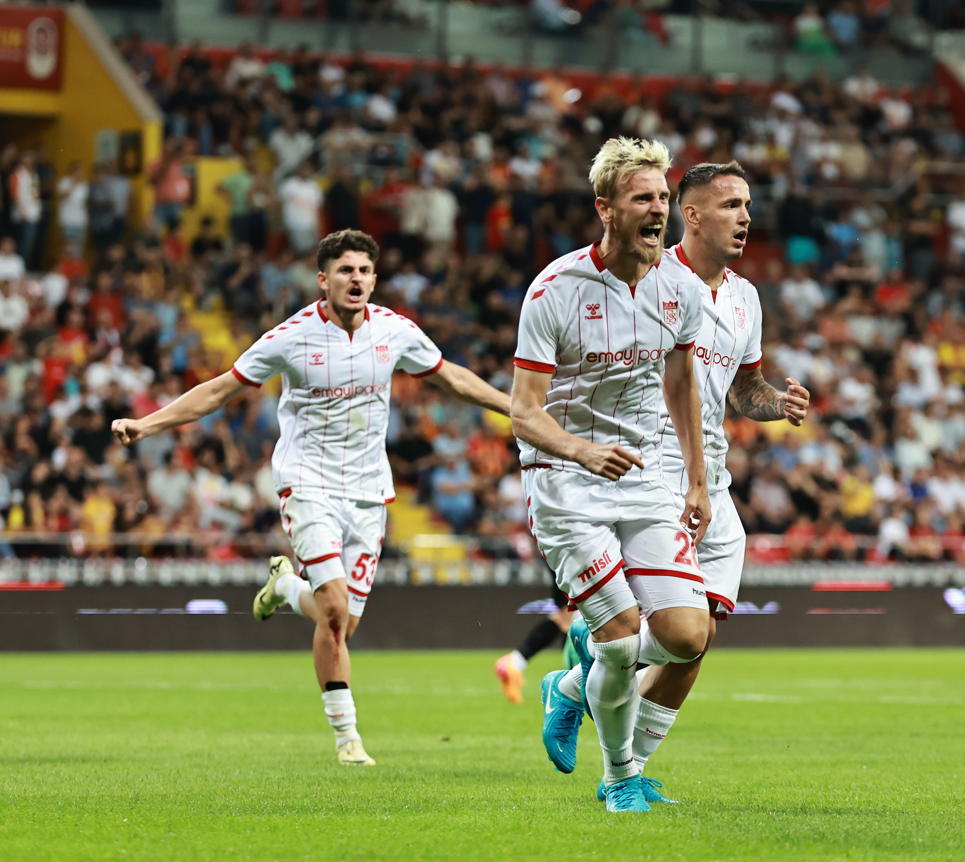 Sivasspor Savunmacı Diye Aldı Golcü Çıktı