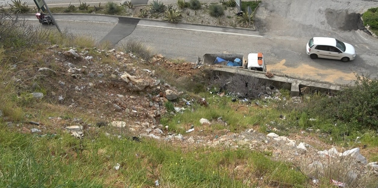 alanyada-20-metreden-sarampole-ucan-otomobilin-surucusu-agir-yaralandi