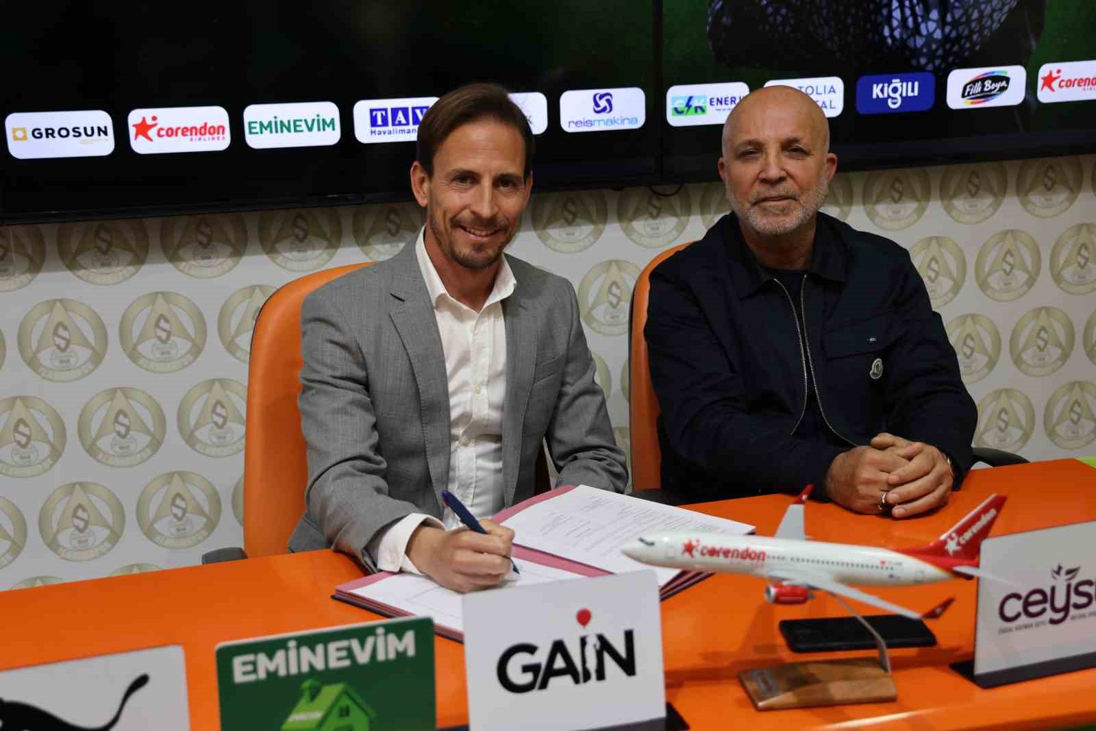 alanyaspor-joao-pereira-15-yillik-sozlesme-imzaladi