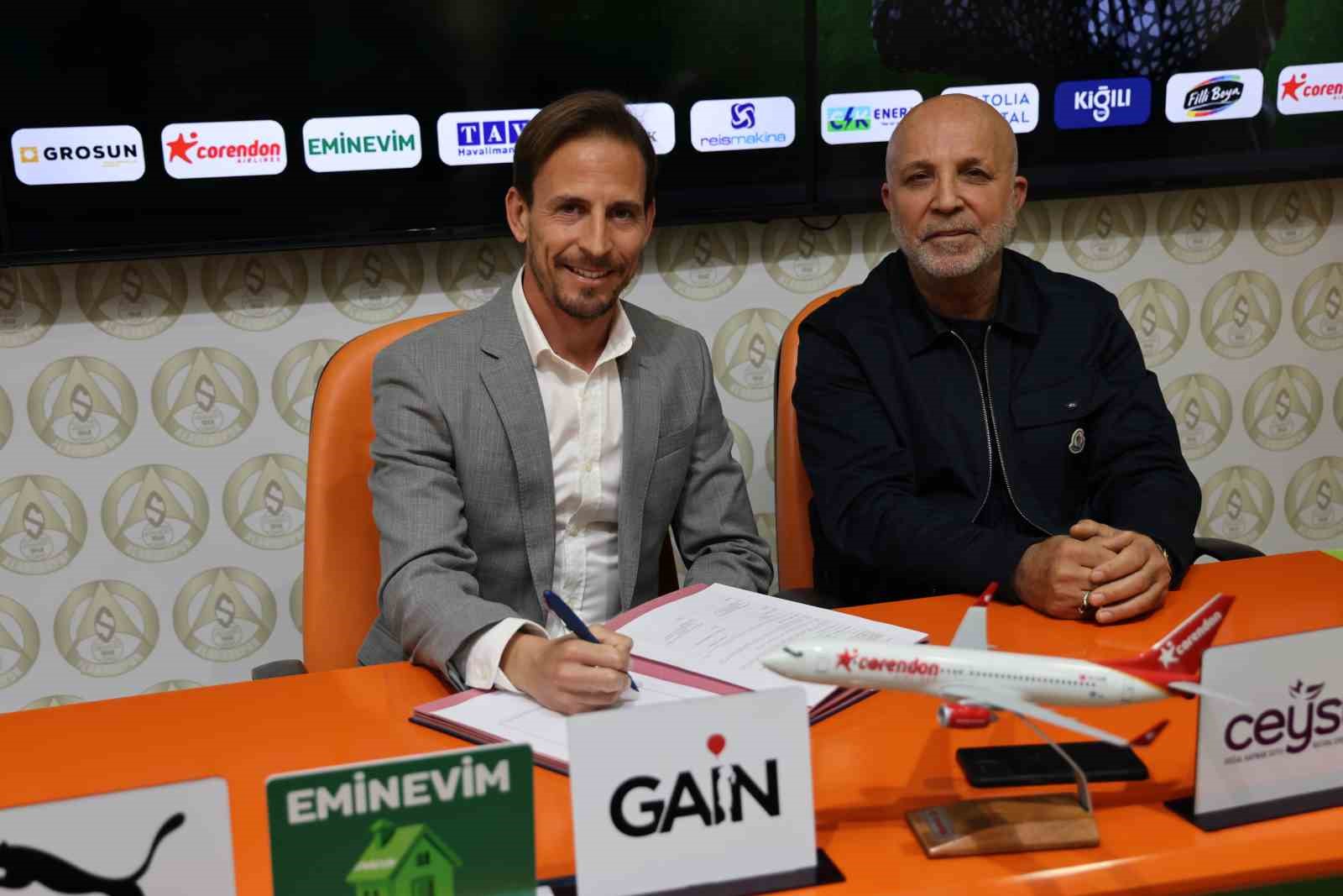 alanyaspor-joao-pereira-15-yillik-sozlesme-imzaladi