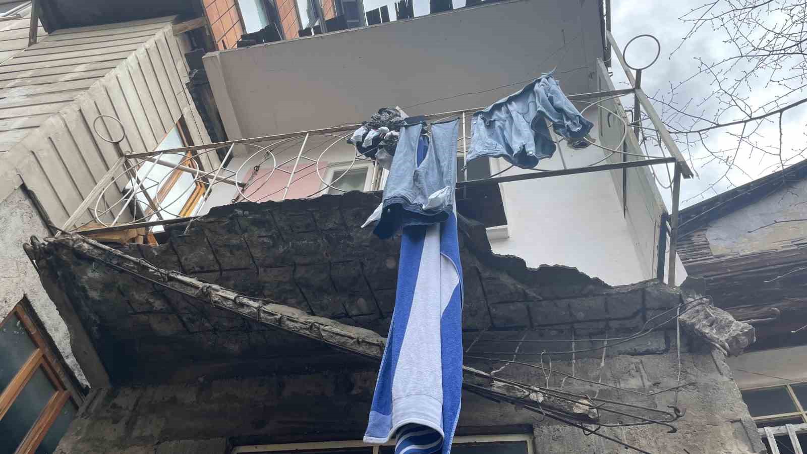 artvinde-camasir-asmaya-ciktigi-balkon-cokunce-yaralandi