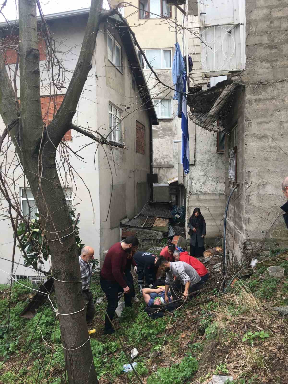 artvinde-camasir-asmaya-ciktigi-balkon-cokunce-yaralandi