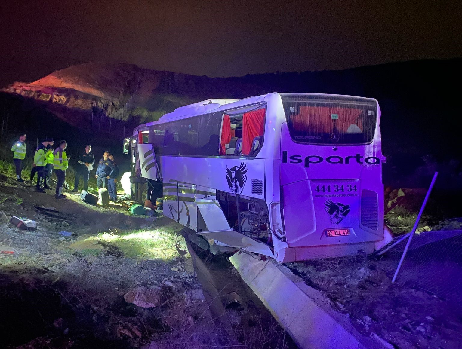 aydinda-otobus-kazasi-1-olu-32-yarali