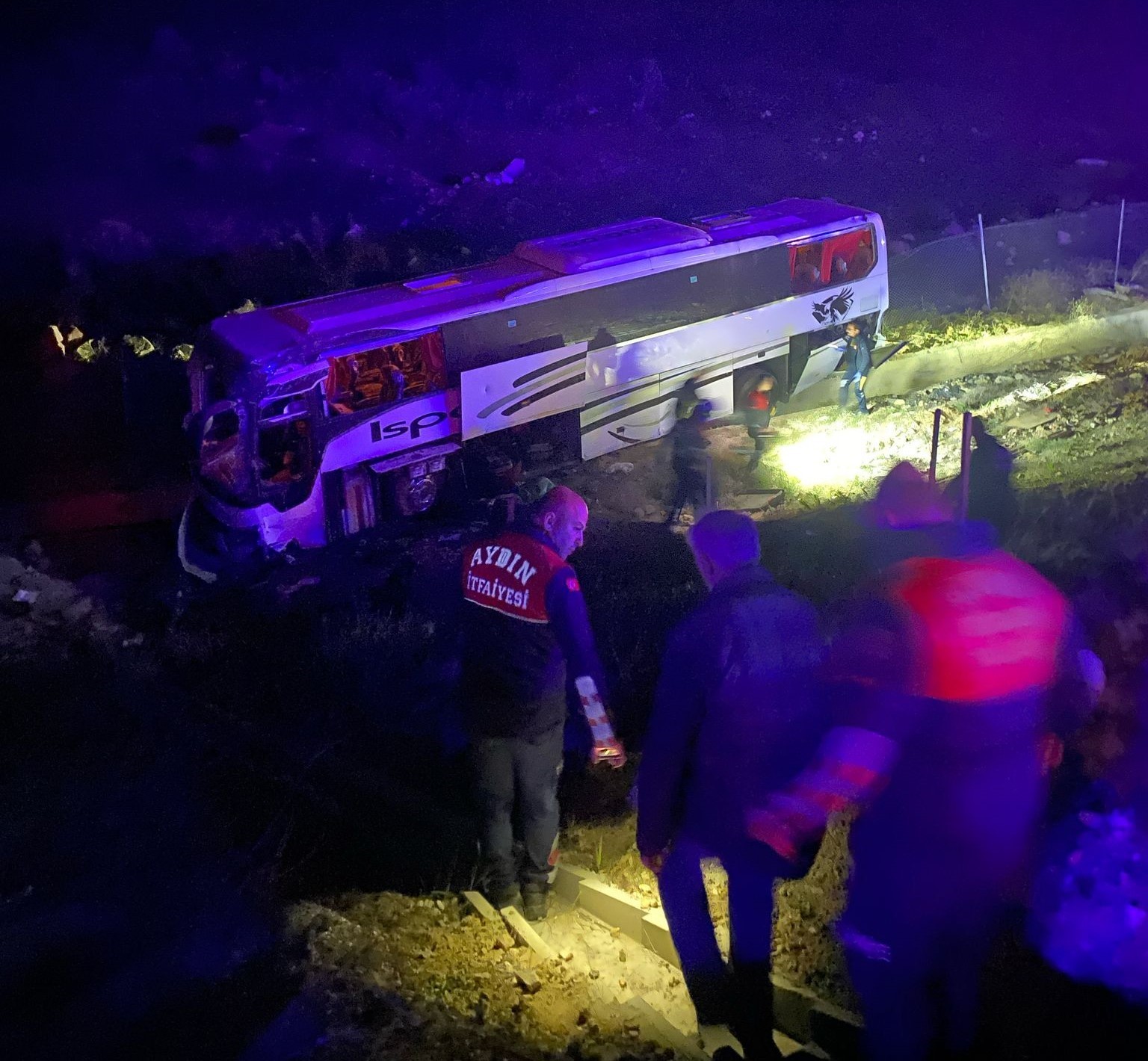 aydinda-otobus-kazasi-1-olu-32-yarali