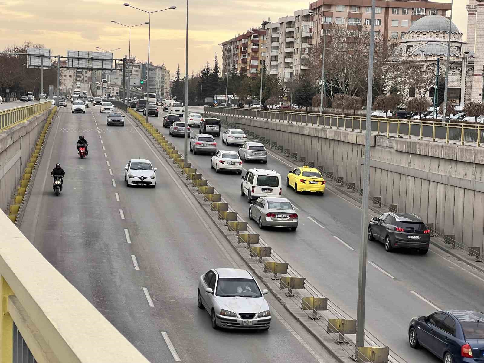 bayram-tatilinde-yola-cikacak-arac-sahiplerine-bakim-uyarisi