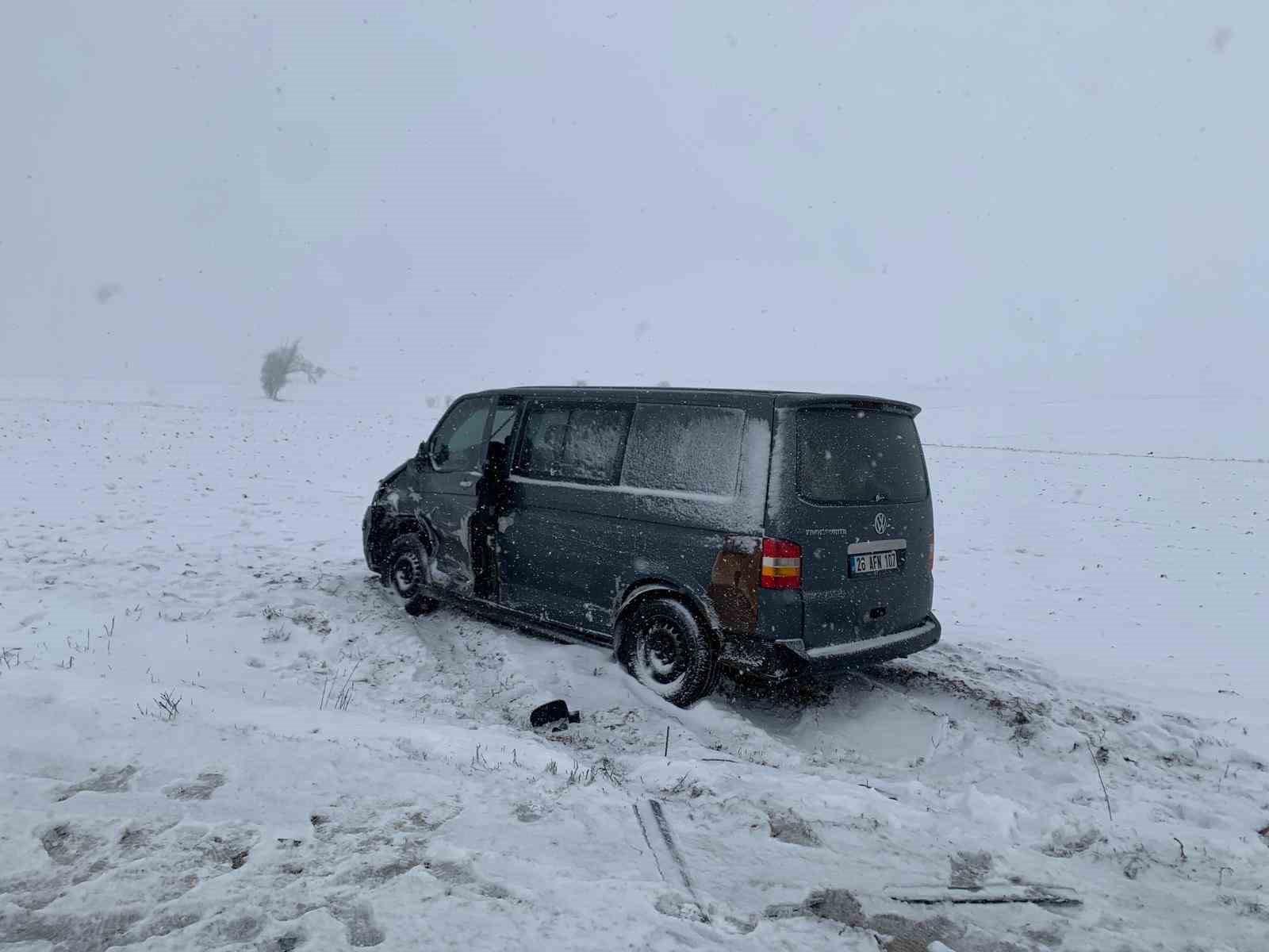 corumda-hafif-ticari-arac-ile-minibus-carpisti-2-yarali