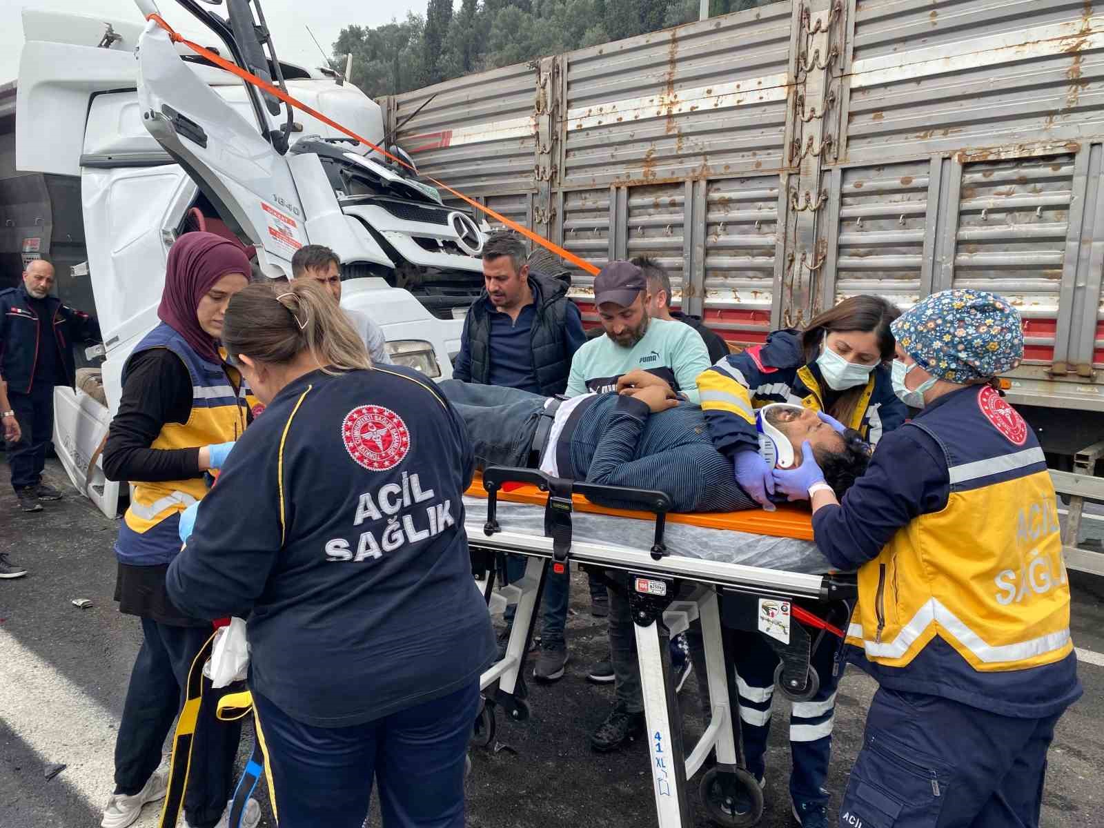dort-aracin-karisti-zincirleme-kazada-kagit-gibi-ezilen-kabinden-sag-cikti