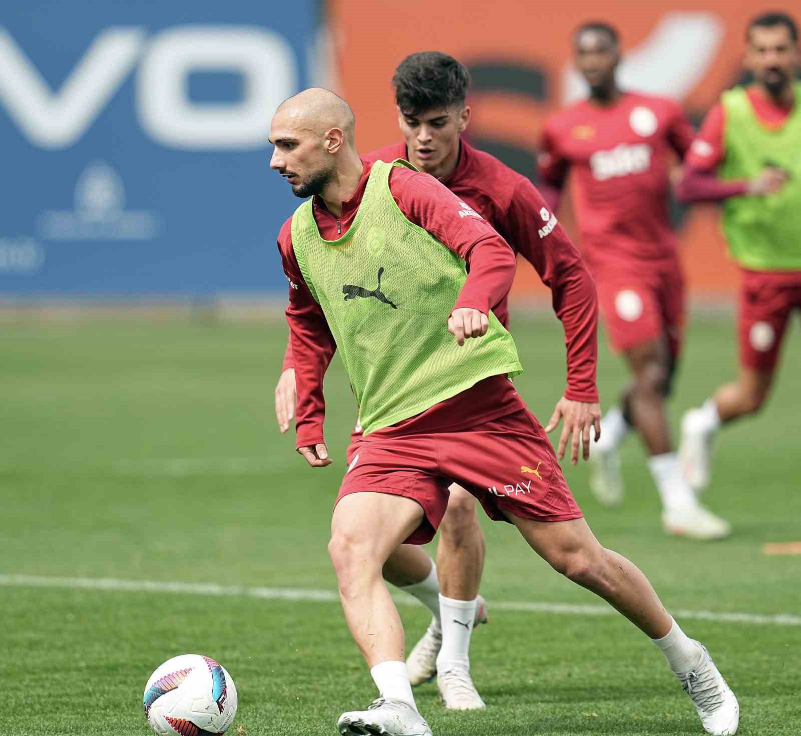galatasaray-fenerbahce-derbisi-hazirliklarina-basladi