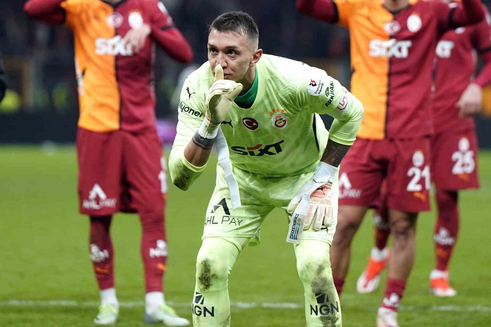 galatasarayda-derbilerin-en-deneyimlisi-fernando-muslera