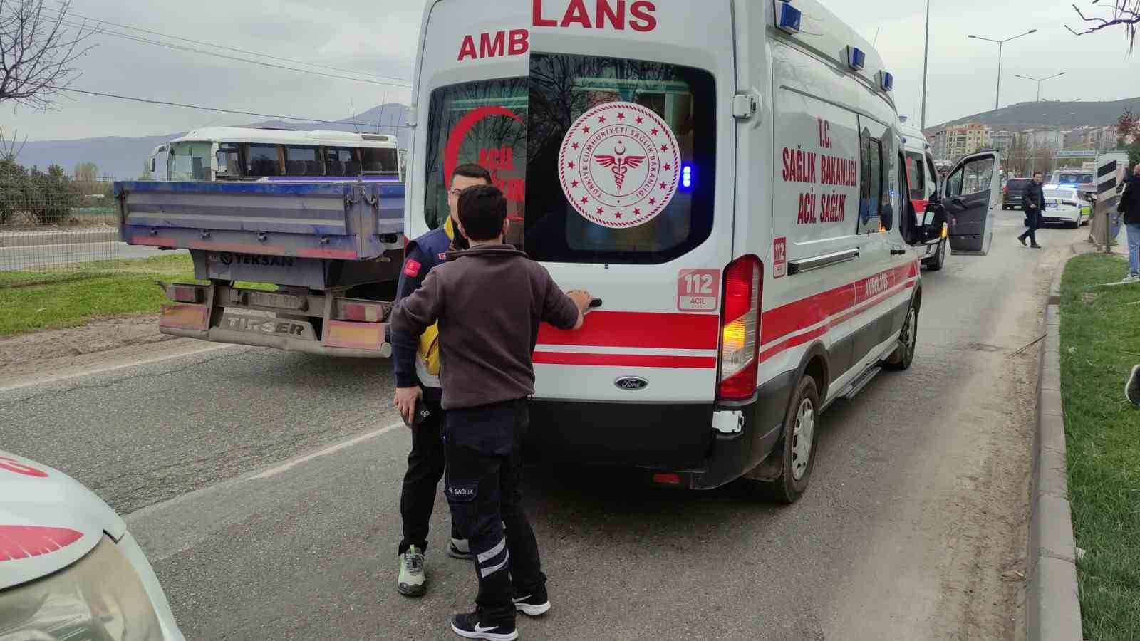 hasta-tasiyan-ambulans-kamyona-carpti-2-yarali