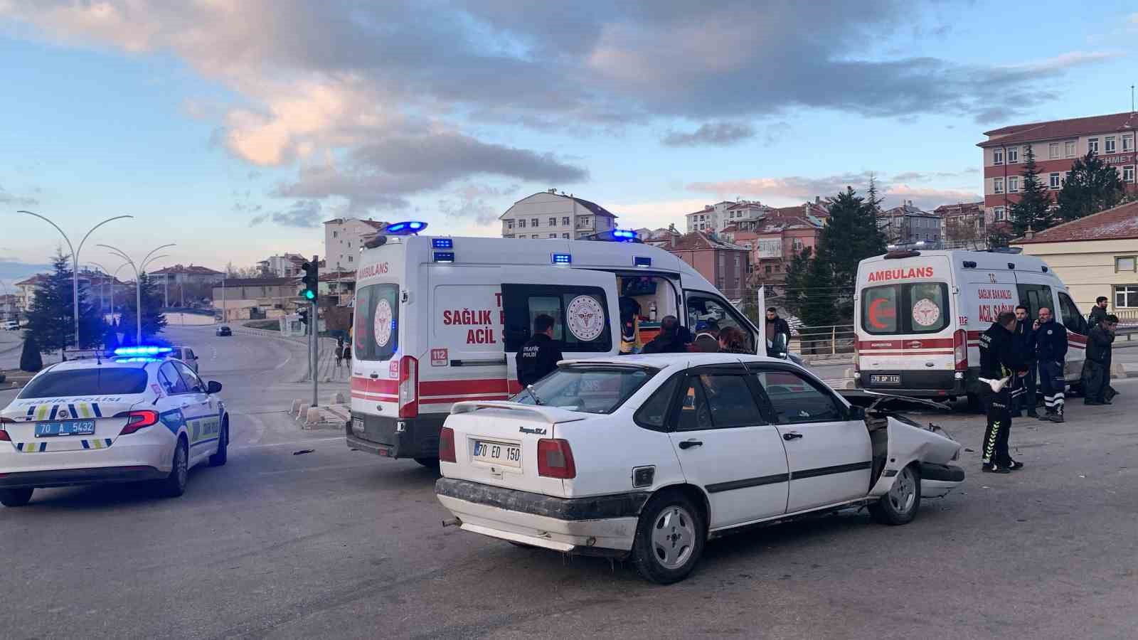 karamanda-ambulansla-otomobil-carpisti-3-yarali