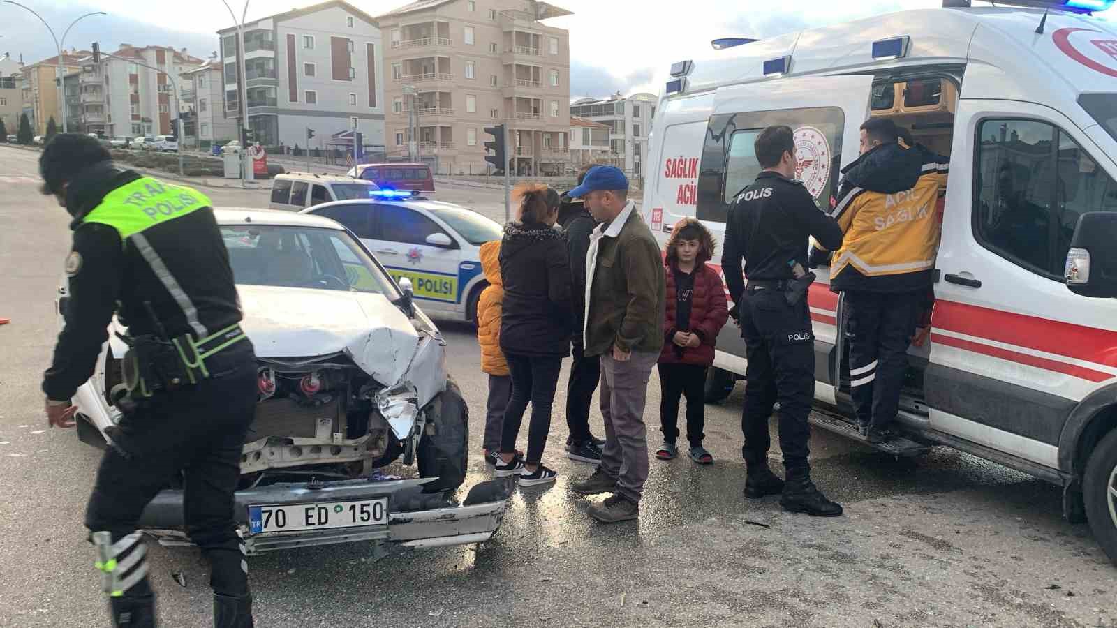 karamanda-ambulansla-otomobil-carpisti-3-yarali