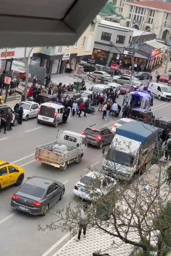 kocaelinde-korkunc-kaza-motosikletten-dusen-kadina-kamyonet-carpti