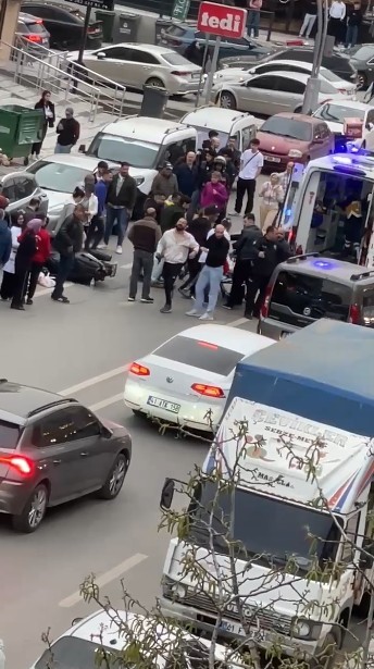 kocaelinde-korkunc-kaza-motosikletten-dusen-kadina-kamyonet-carpti