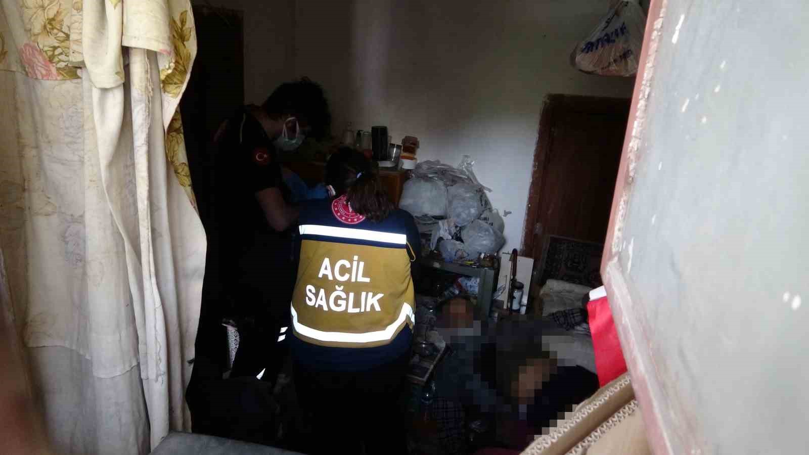 komsusu-camdan-seslendi-cevap-gelmeyince-oldugu-ortaya-cikti