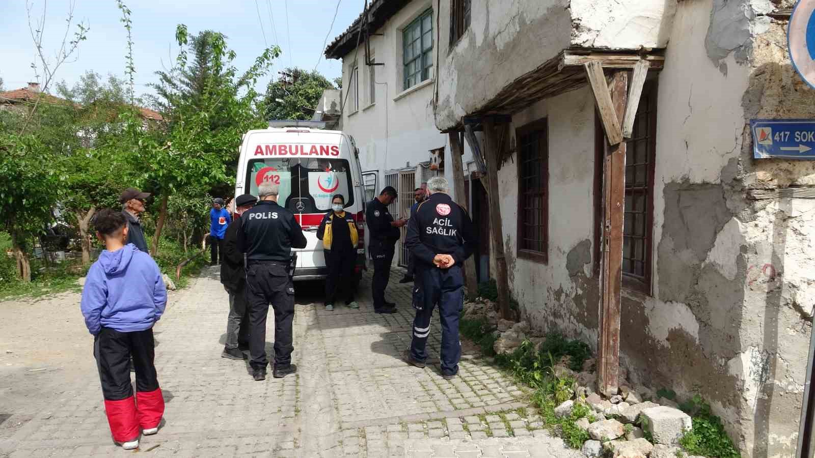 komsusu-camdan-seslendi-cevap-gelmeyince-oldugu-ortaya-cikti