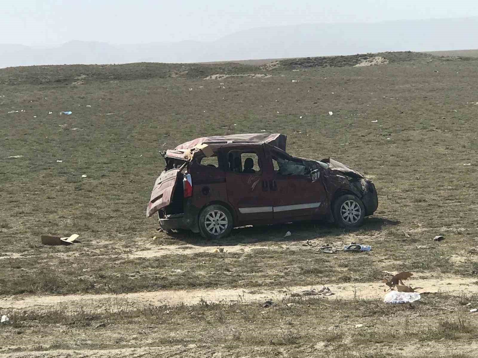 konyada-hafif-ticari-arac-takla-atti-5-yarali