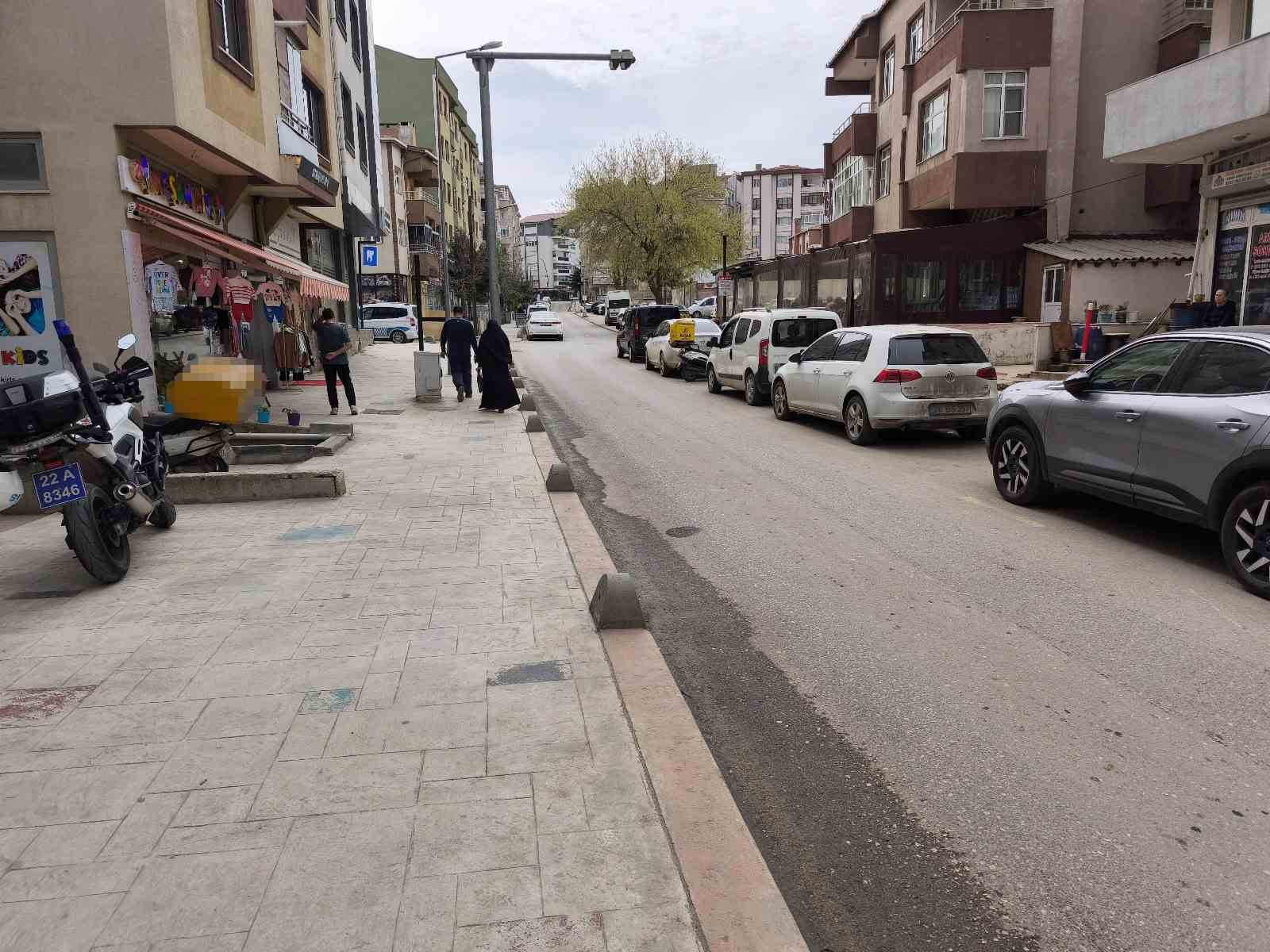 kopeklerden-kacmaya-calisan-motokurye-kaza-yapti