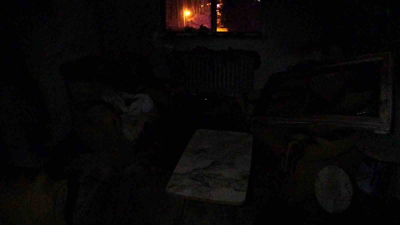 kutahyada-apartman-yangini-6-kisi-dumandan-etkilendi