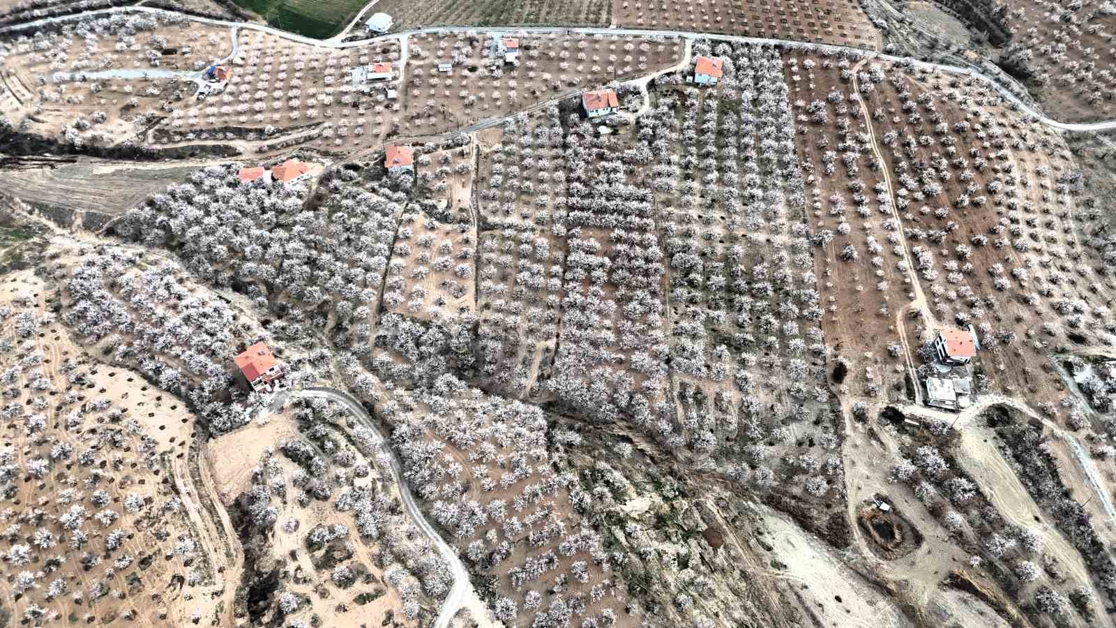 malatya-beyaz-gelinligini-giydi