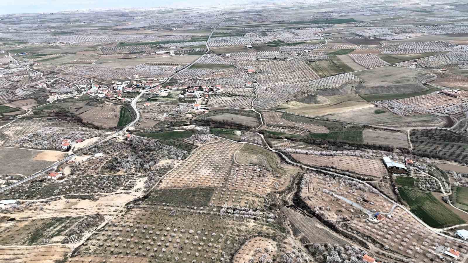 malatya-beyaz-gelinligini-giydi