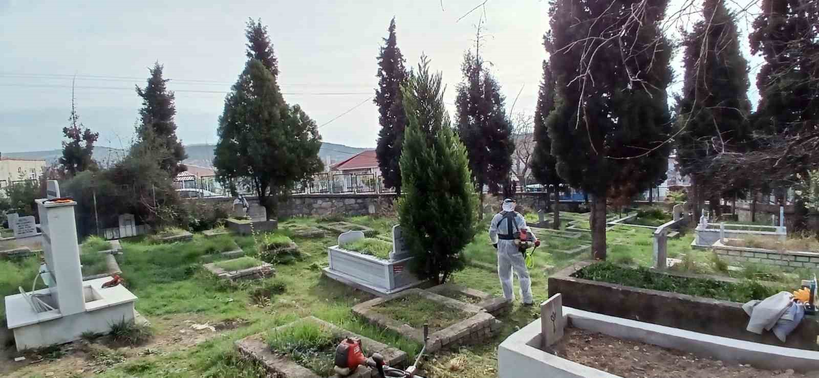 mezarliklarda-bayram-temizligi