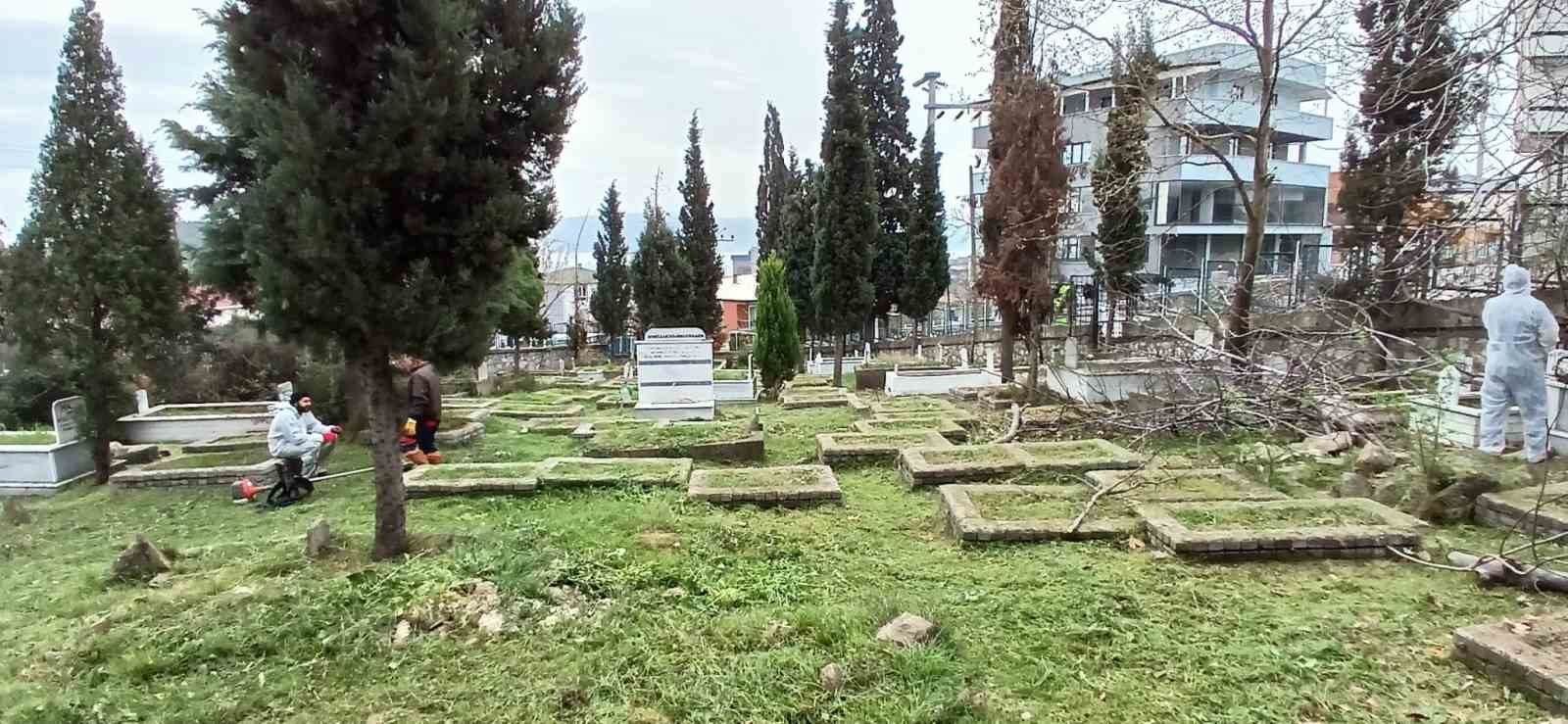 mezarliklarda-bayram-temizligi