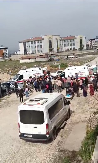 motosikletin-hafif-ticari-araca-ok-gibi-saplandigi-kaza-kamerada