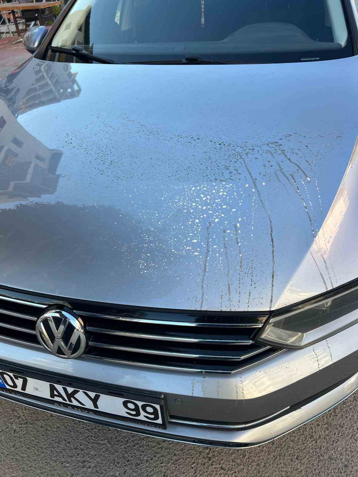 otomobile-asit-doktu-hic-olmamis-gibi-yoluna-devam-etti