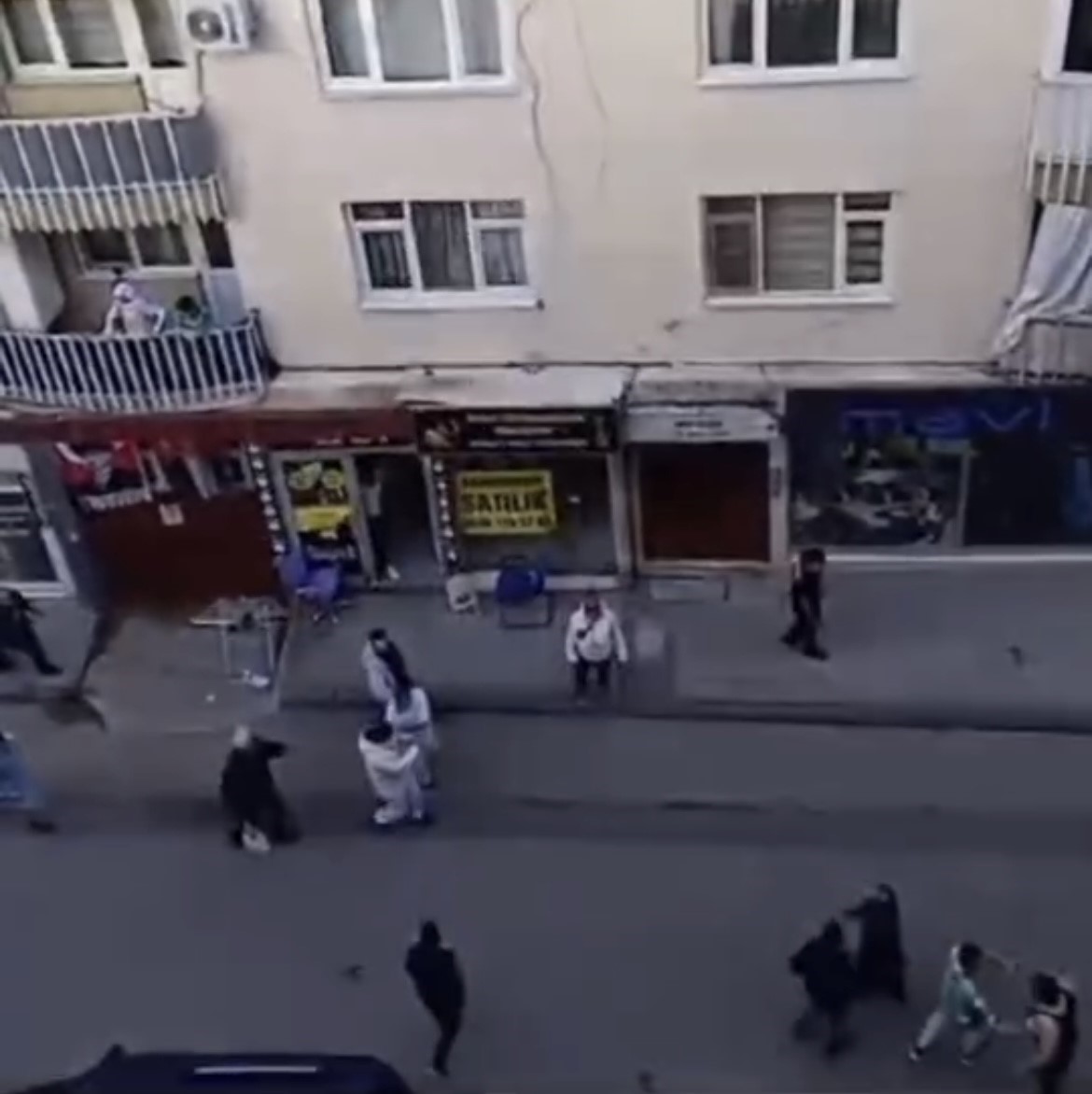 pide-fiyatini-pahali-buldu-firincilarla-kavgaya-tutustu