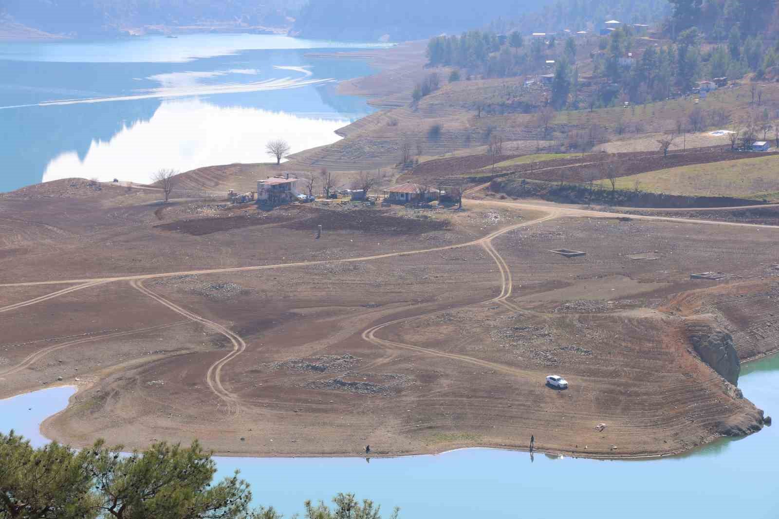 su-cekilince-eski-koy-ortay-acikti