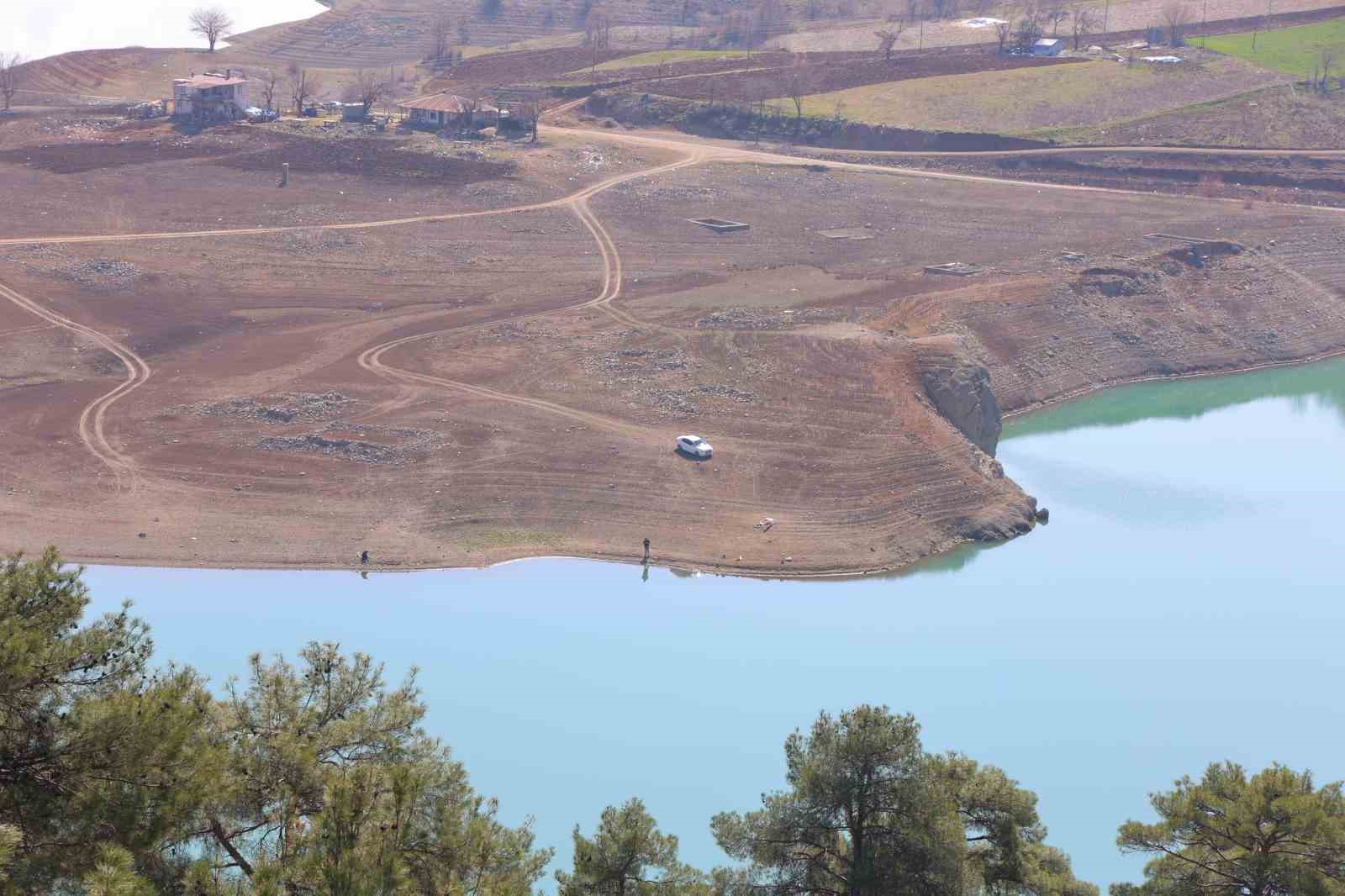 su-cekilince-eski-koy-ortay-acikti