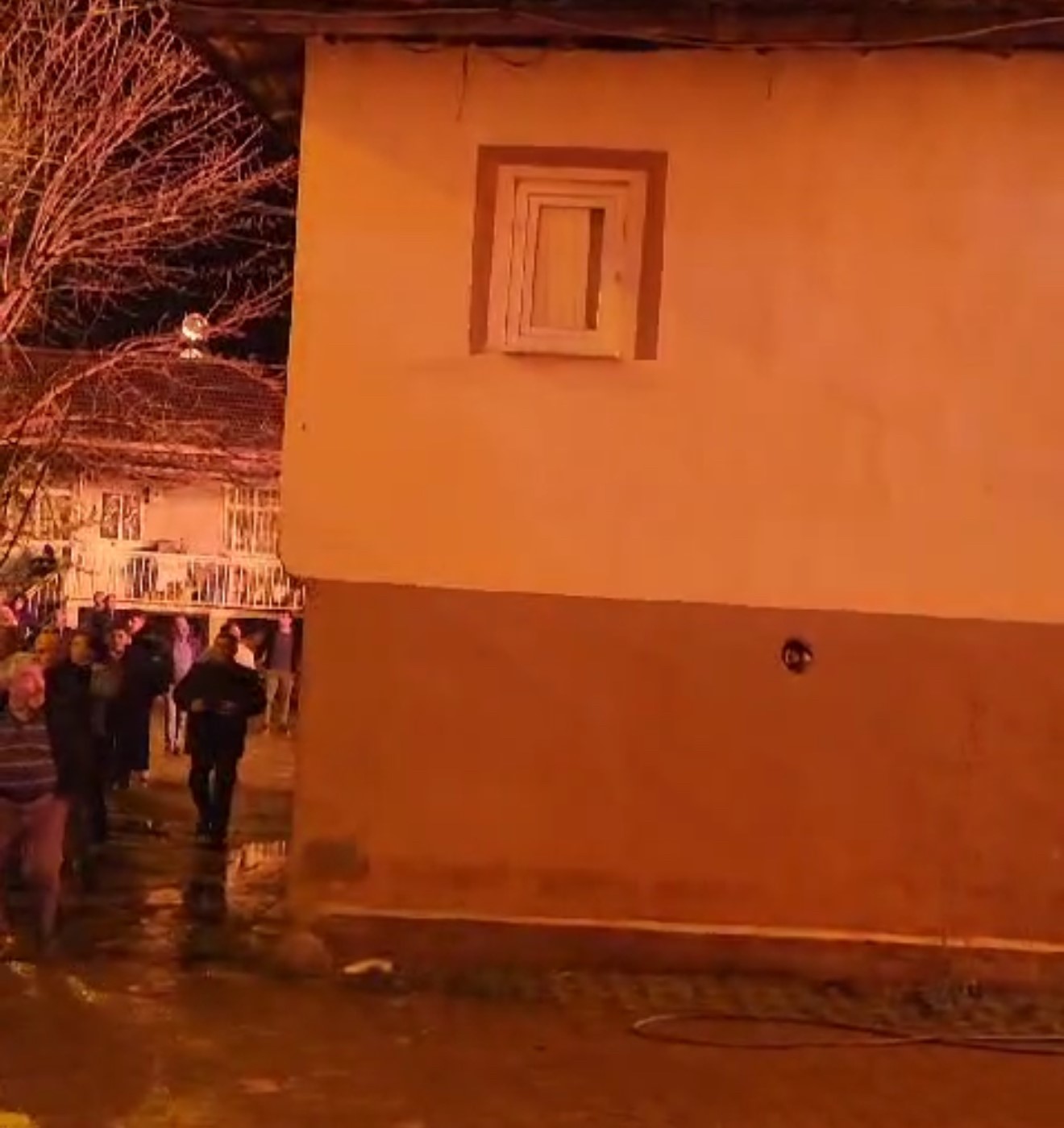 tokatta-koyde-cikan-yanginda-3-ev-kullanilamaz-hale-geldi