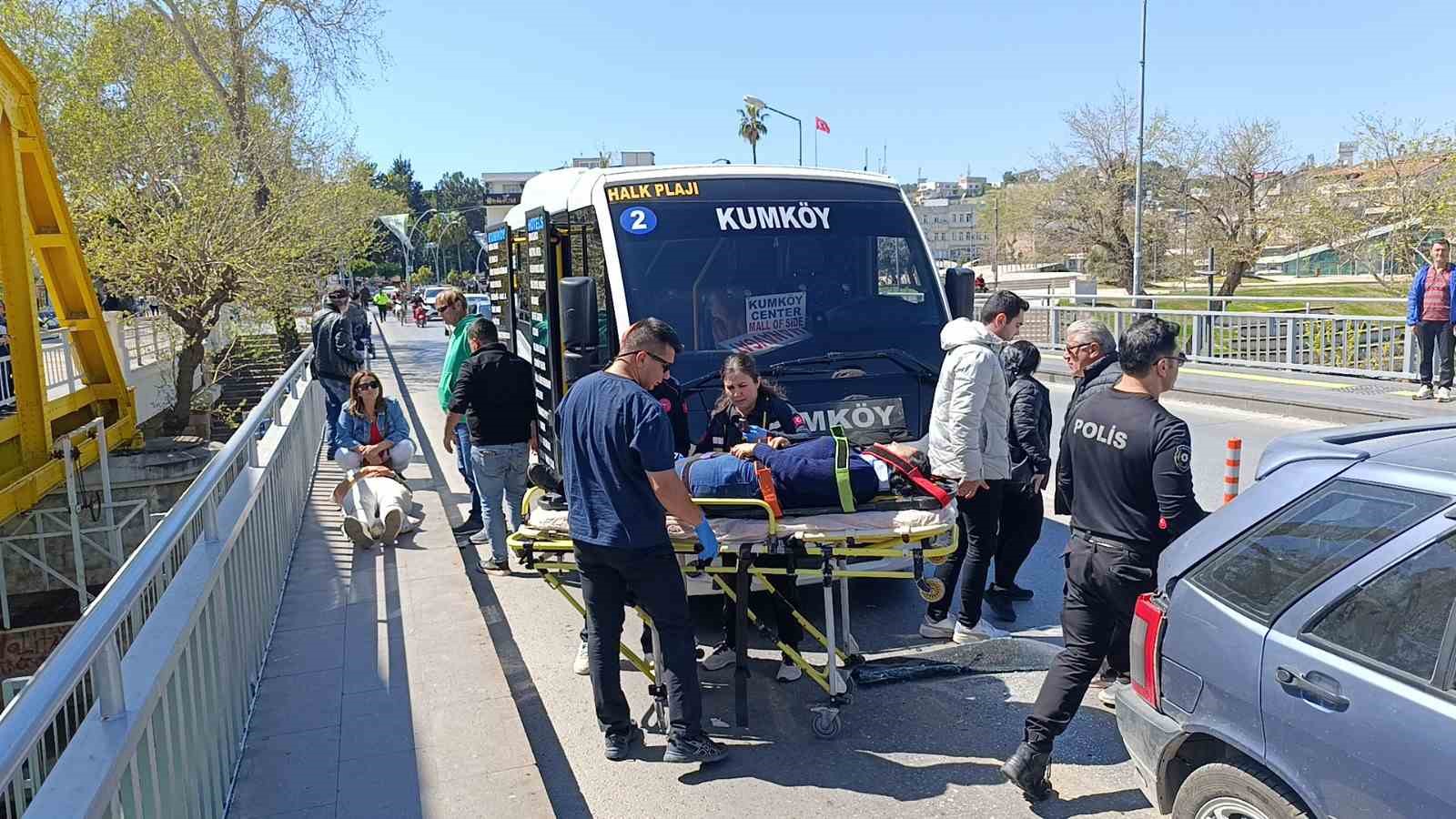 yolcu-minibusu-otomobile-carpti-2si-alman-uyruklu-turist-3-yolcu-yaralandi