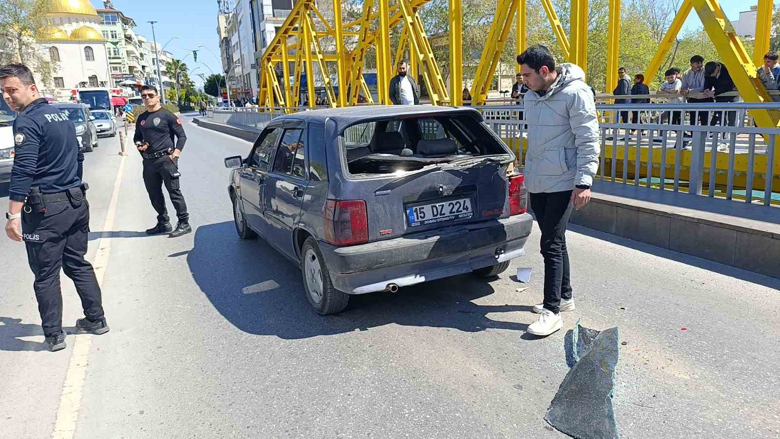 yolcu-minibusu-otomobile-carpti-2si-alman-uyruklu-turist-3-yolcu-yaralandi