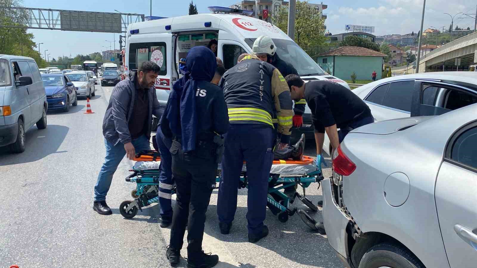 5-aracin-karistigi-zincirleme-trafik-kazasinda-3-kisi-yaralandi