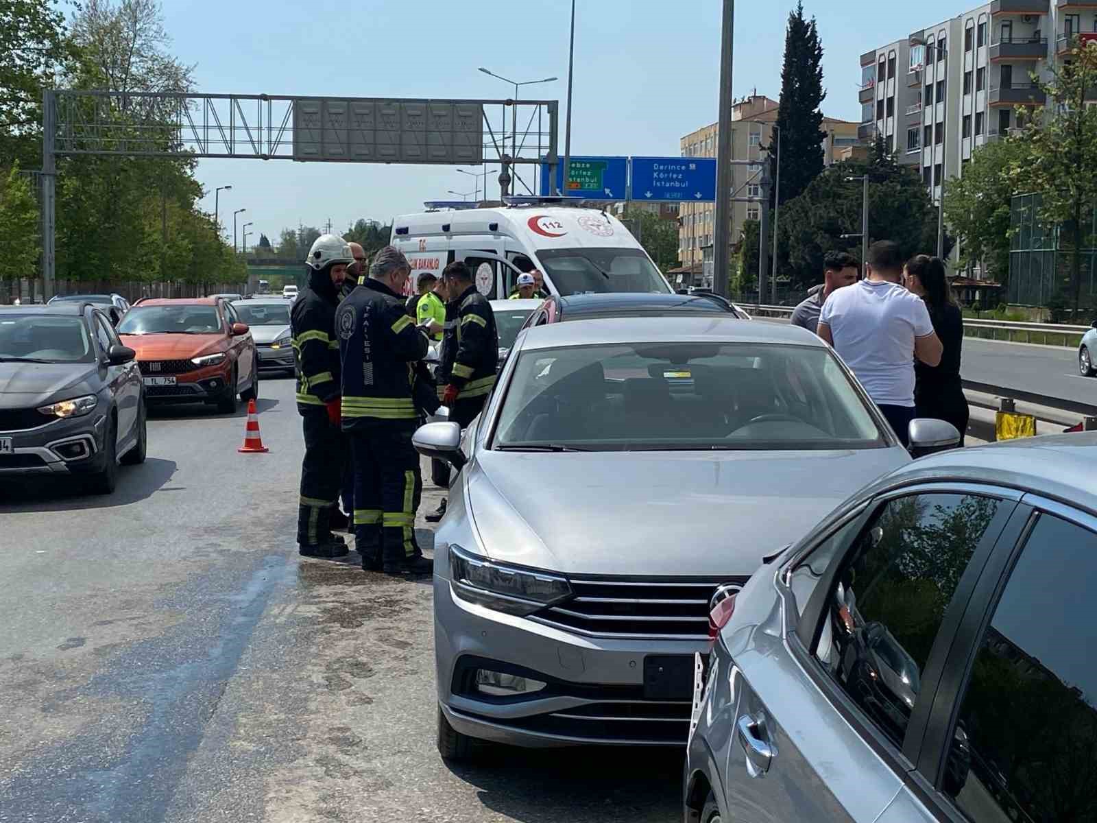 5-aracin-karistigi-zincirleme-trafik-kazasinda-3-kisi-yaralandi