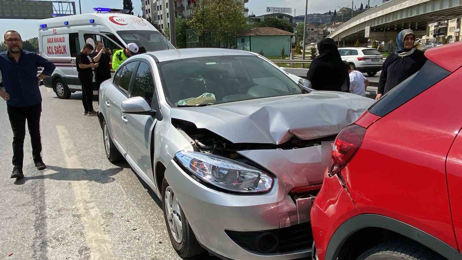 5-aracin-karistigi-zincirleme-trafik-kazasinda-3-kisi-yaralandi