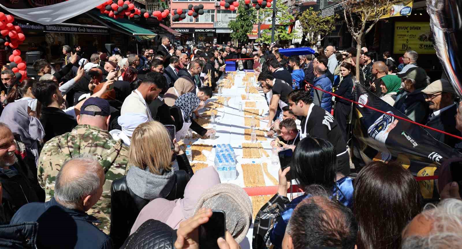 5-dakikada-11-metre-borek-yedi-10-gram-altinin-sahibi-oldu
