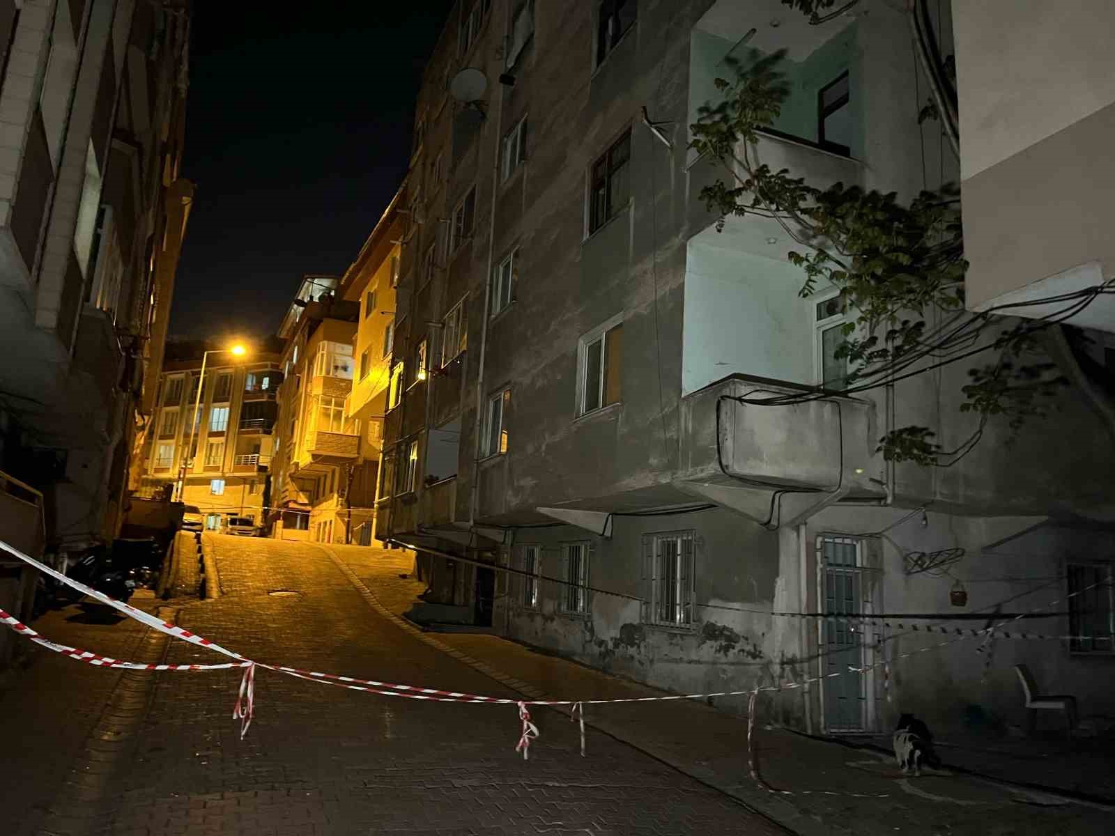 62-buyuklugundeki-deprem-sonrasi-riskli-oldugu-degerlendirilen-bina-tahliye-edildi