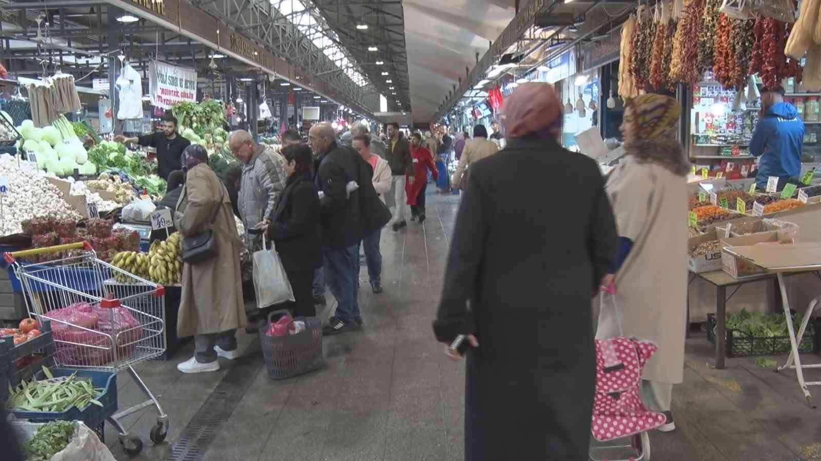 ankarada-boykot-cagrisindan-istenilen-karsilik-gelmedi-avm-ve-dukkanlarda-yogunluk-devam-etti