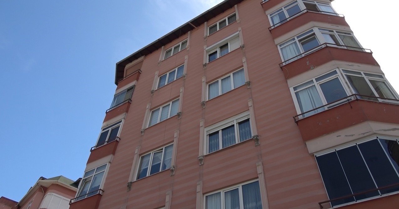 antalyada-akil-almaz-olay-36-gunluk-bebegini-pencereden-atti