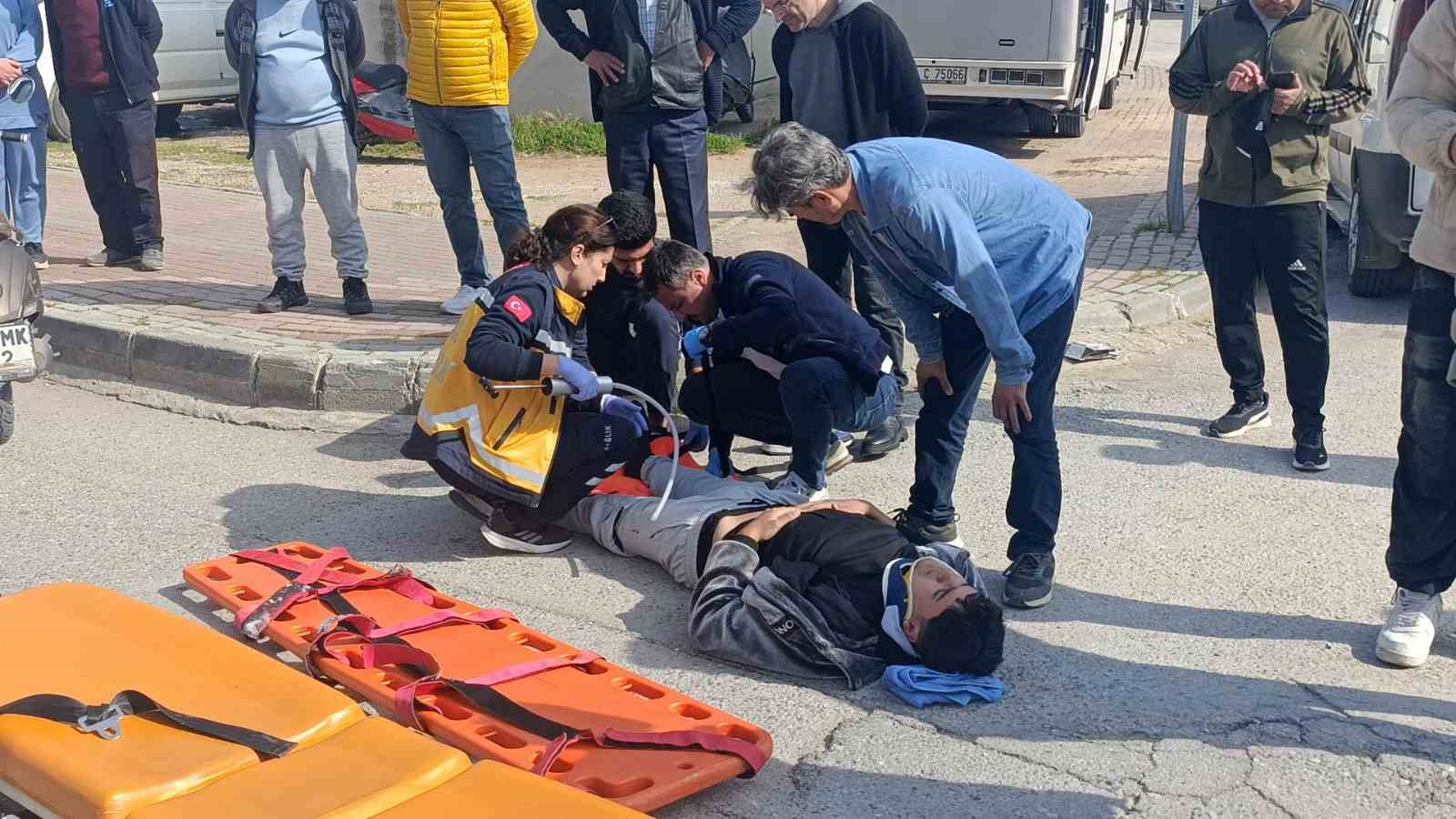 antalyada-hafif-ticari-arac-motosikletle-carpisti-2-yarali