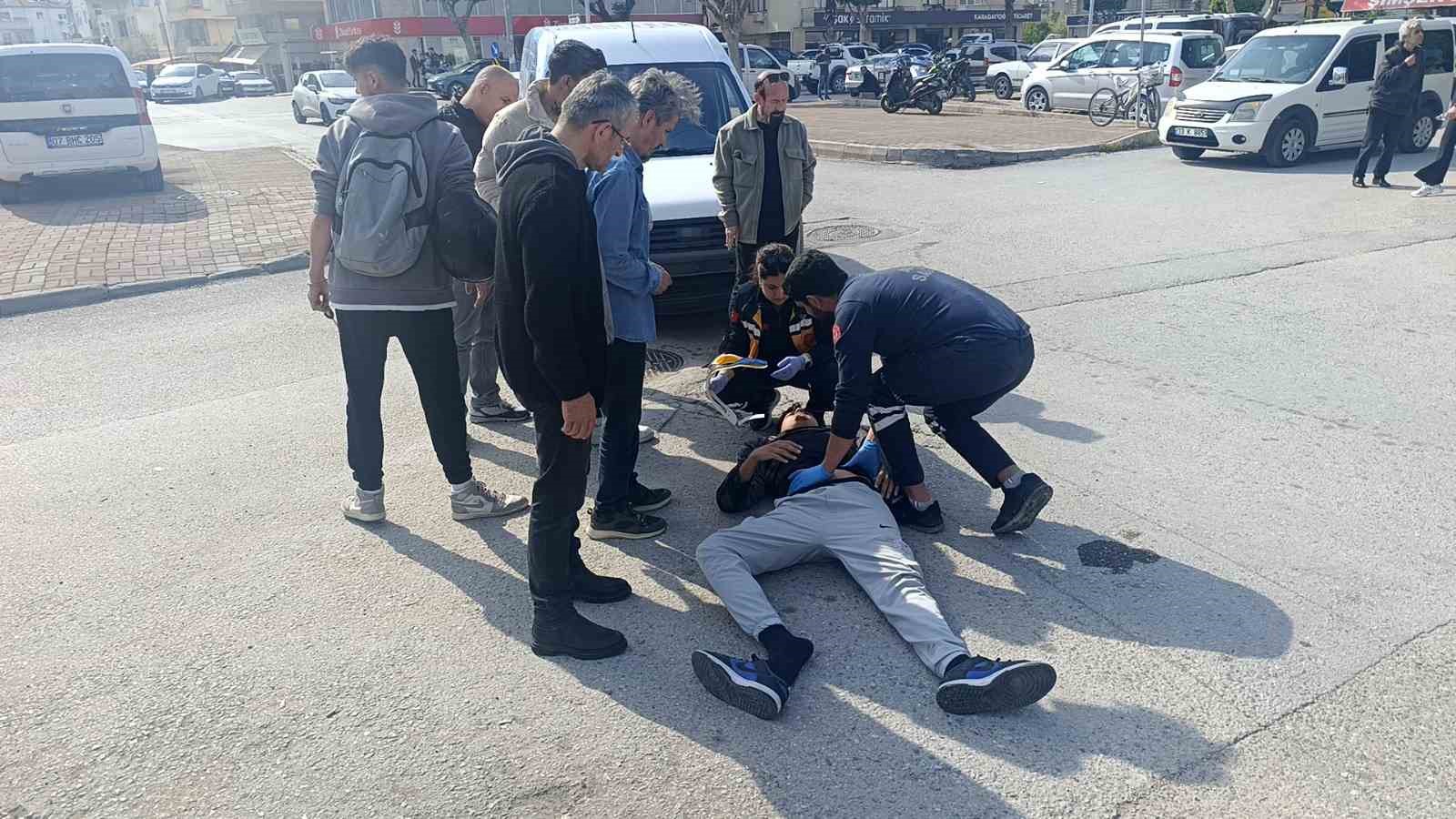 antalyada-hafif-ticari-arac-motosikletle-carpisti-2-yarali
