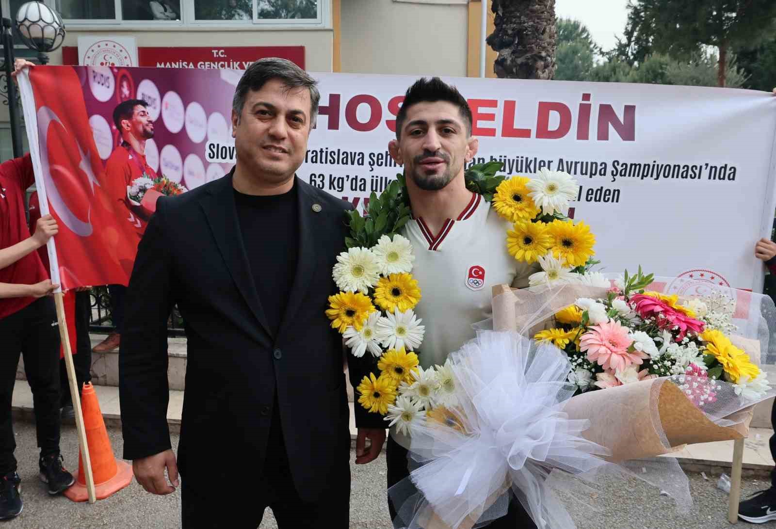 avrupa-sampiyonu-kerem-kamala-manisada-coskulu-karsilama
