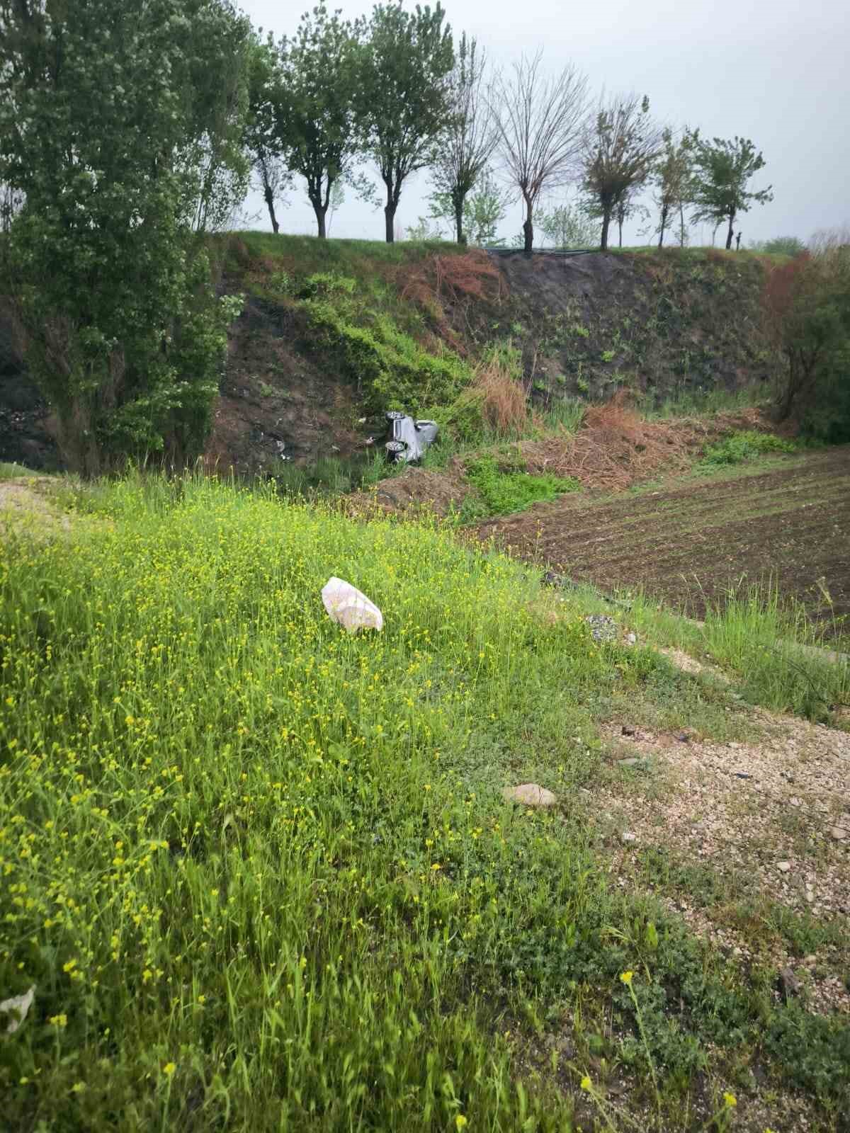 batmanda-arac-sarampole-yuvarlandi-3-yarali